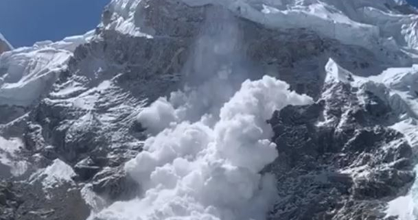 Good sized avalanche near EBC