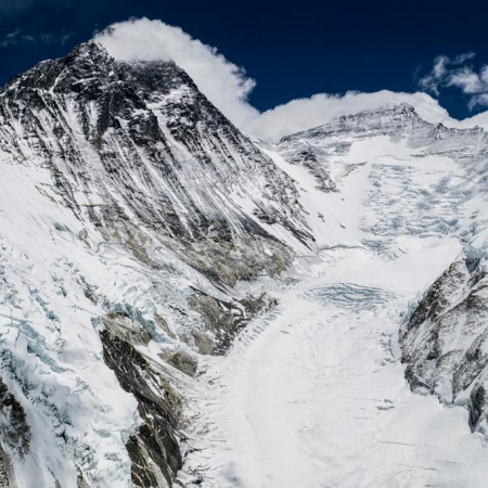 Mount Everest and Lhotse (📸: Terray Sylvester)
