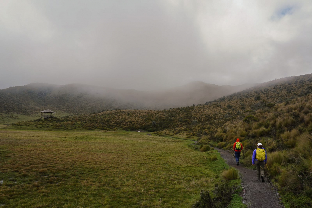 The team walking into the clouds on Rumiñahui.