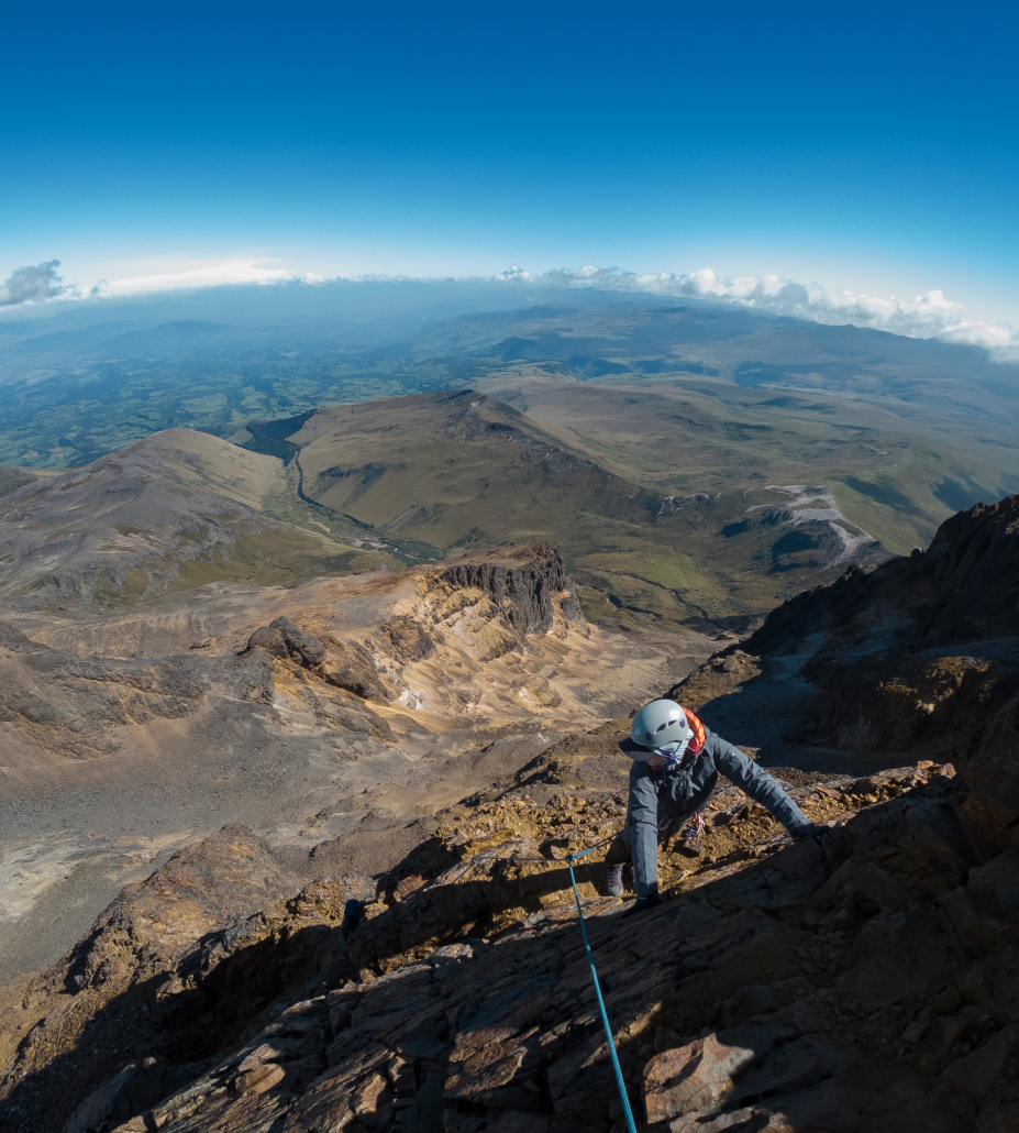 Climbing the final pitch towards the summit on Sincholagua! (Photo by Estalin Suárez)
