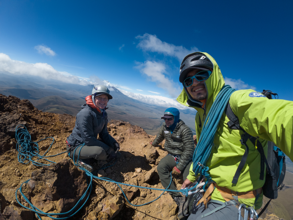 Cumbre! The team on the summit on Sincholagua. (Photo by Estalin Suárez)