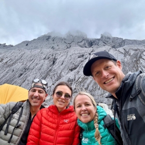 The team together with Carstensz Pyramid in the background!