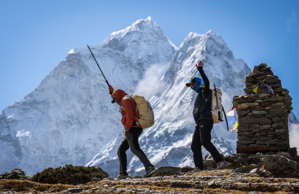 Guide Cacho Beiza with his wife, Andrea Berlanga, and excellent views of Ama Dablam (photo by Terray Sylvester) 