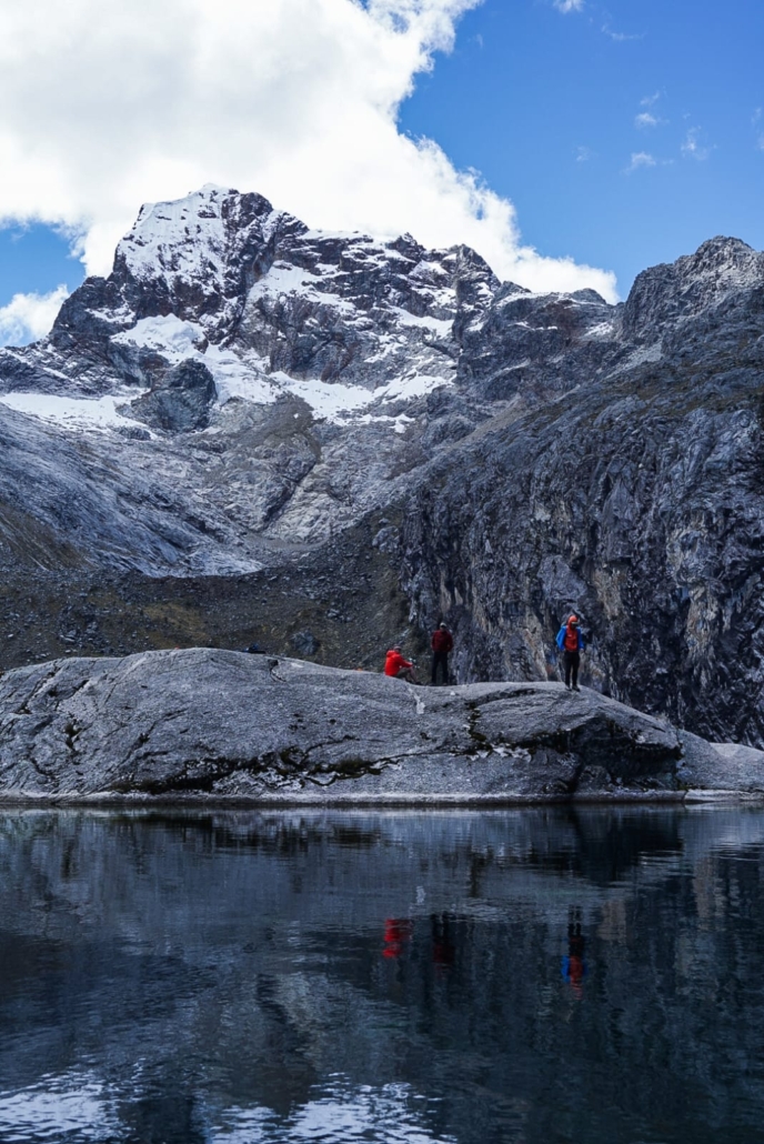 Acclimatization hike early in the expedition (photo by Estalin Suárez)
