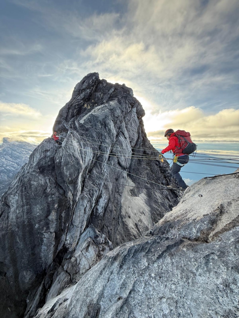 Crossing the airy Tyrolean Traverse high on Carstensz.