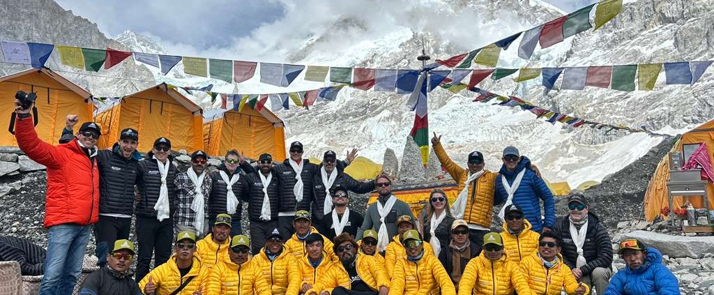 The team together earlier in the expedition.