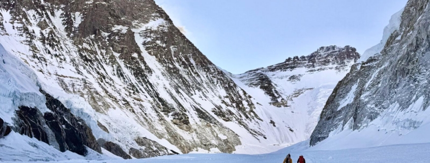 Looking up the route with Everest and Lhotse towering high above.