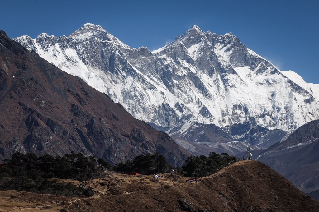 Views of the Everest Massif (photo by Terray Sylvester)
